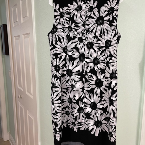 Black & White Shift Dress, 14 - Picture 4 of 4